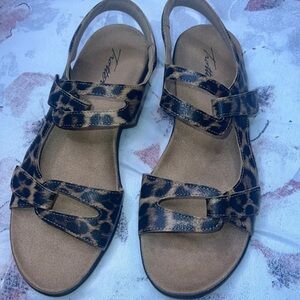 Women's Trotters Katarina Sandal Size 9. Brand New